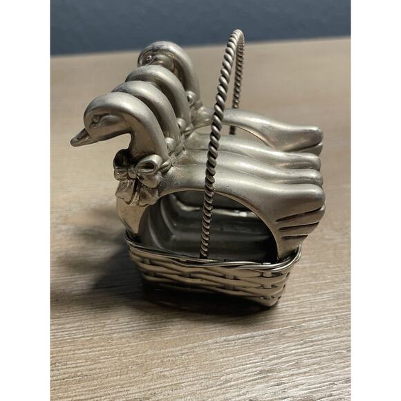 Duck Napkin Ring (Set of 4) in Basket Silver Metal Used - Picture 1 of 5